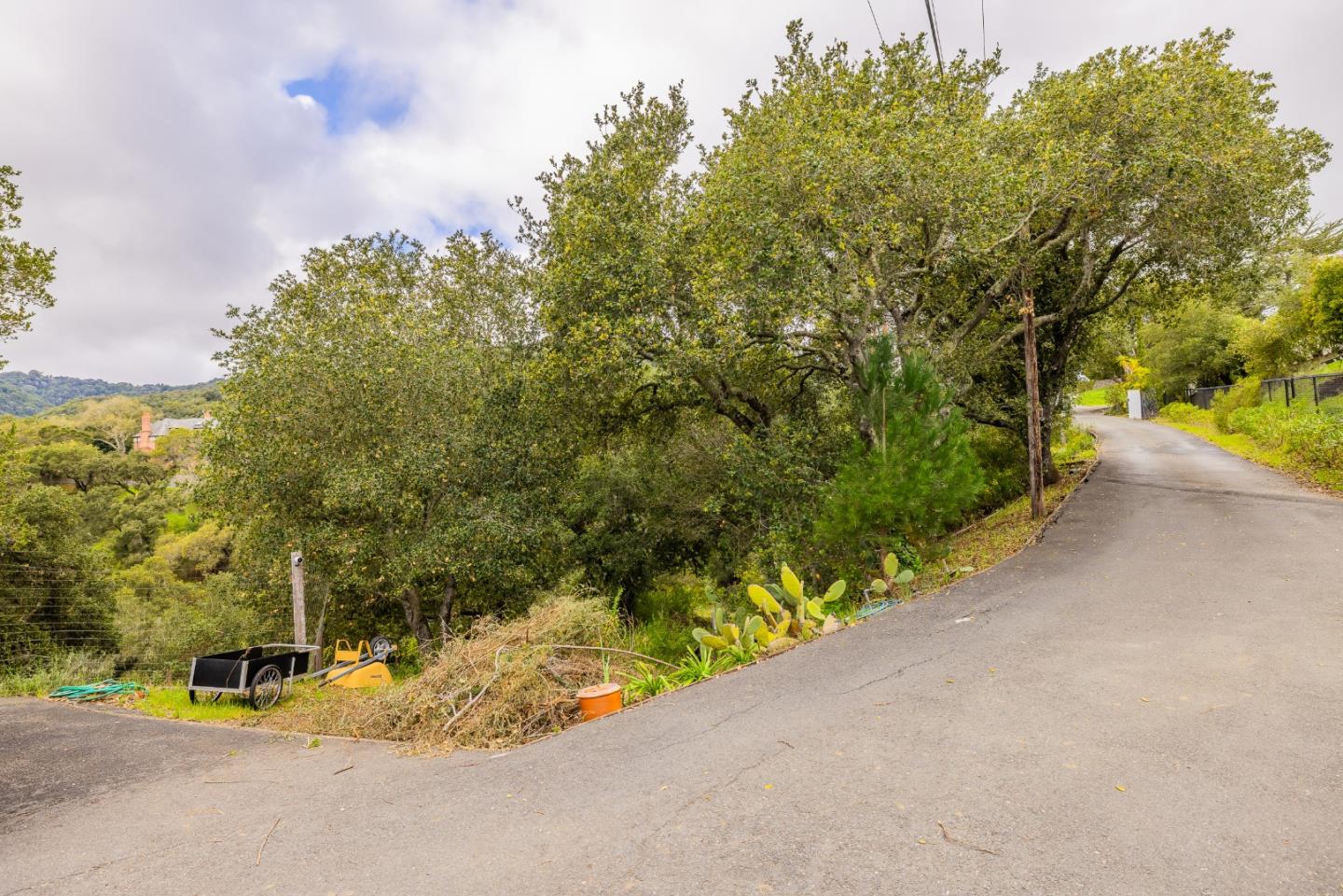 Detail Gallery Image 13 of 14 For 27388 Sherlock Ct, Los Altos,  CA 94022 - – Beds | – Baths