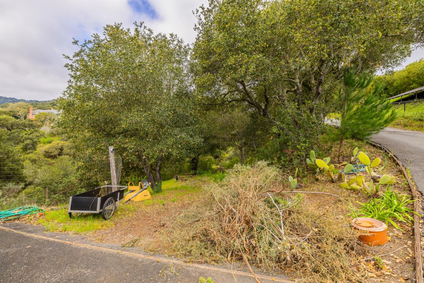 Detail Gallery Image 5 of 14 For 27388 Sherlock Ct, Los Altos,  CA 94022 - – Beds | – Baths