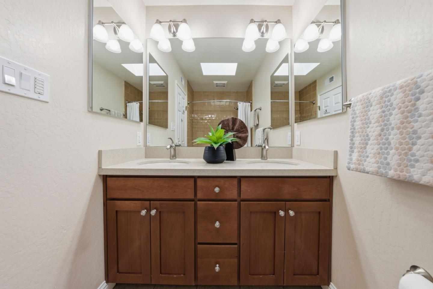 Detail Gallery Image 20 of 25 For 2643 Hill Park Dr, San Jose,  CA 95124 - 6 Beds | 2/1 Baths