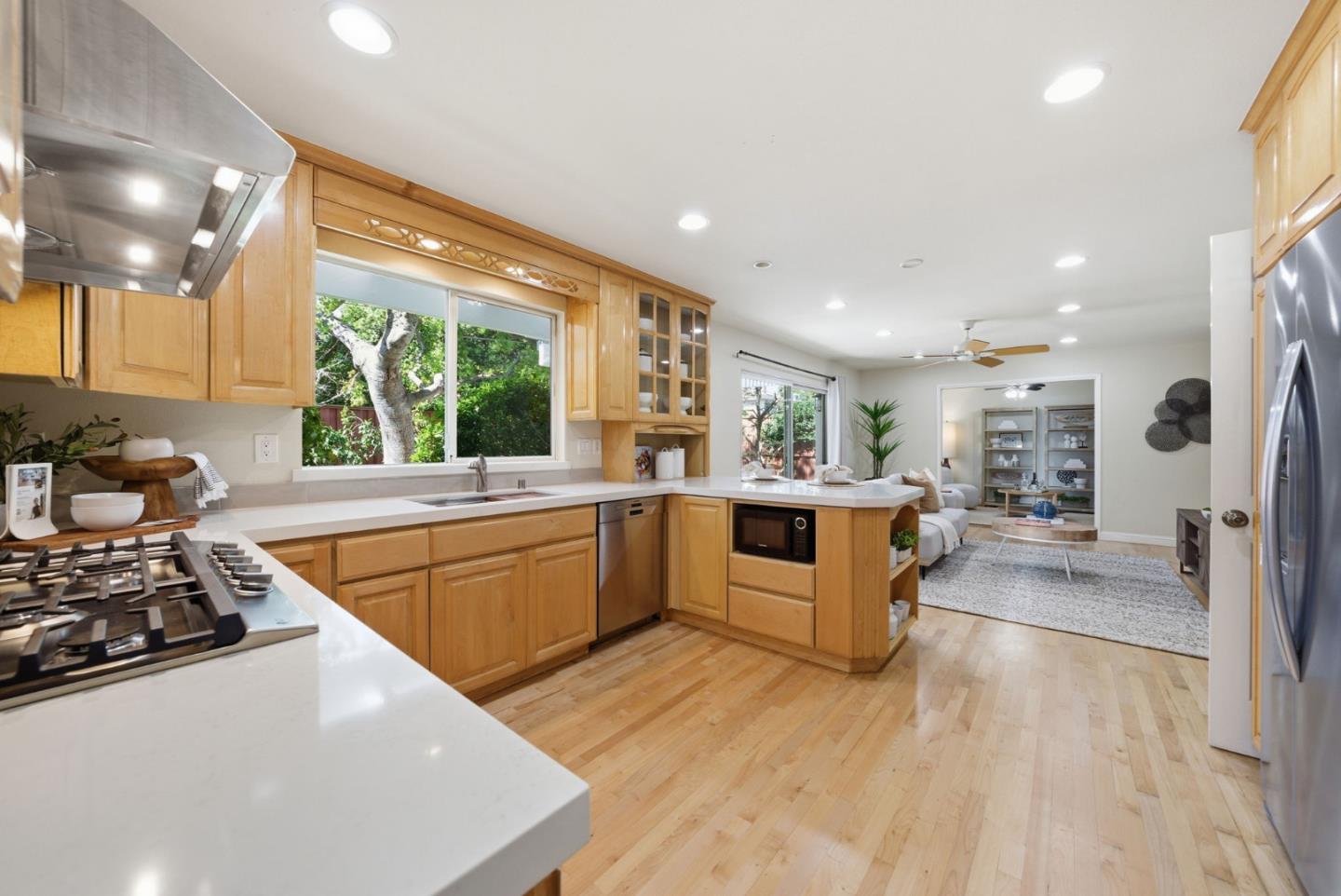 Detail Gallery Image 5 of 25 For 2643 Hill Park Dr, San Jose,  CA 95124 - 6 Beds | 2/1 Baths