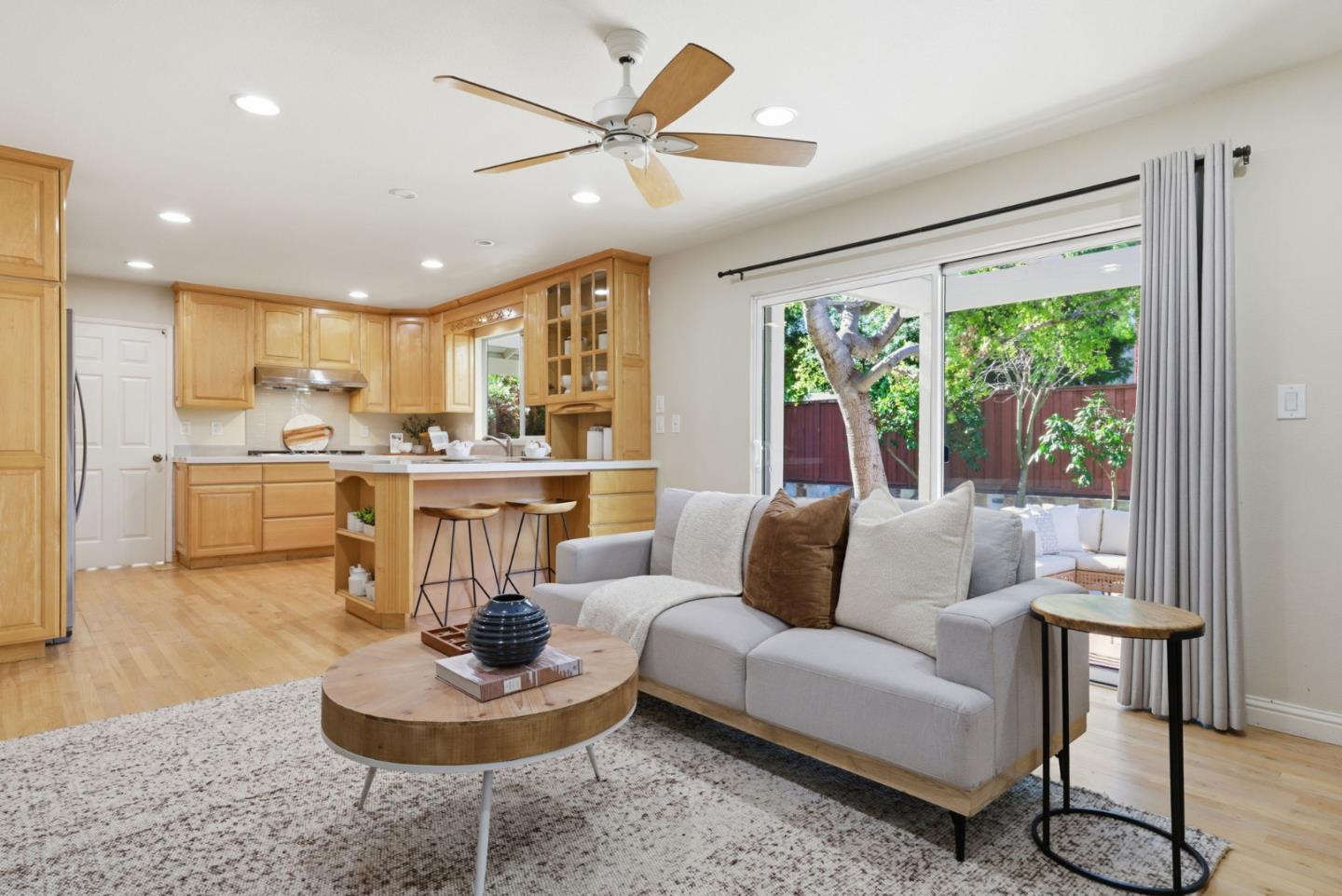 Detail Gallery Image 8 of 25 For 2643 Hill Park Dr, San Jose,  CA 95124 - 6 Beds | 2/1 Baths