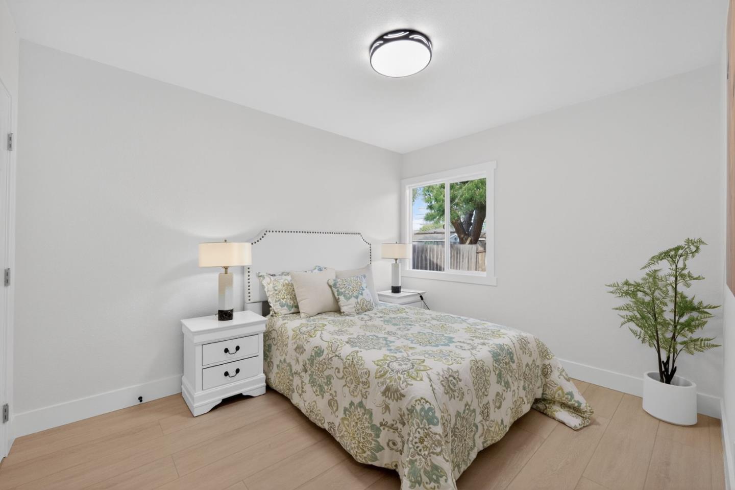 Detail Gallery Image 12 of 21 For 1150 Sevier Ave, Menlo Park,  CA 94025 - 4 Beds | 2 Baths