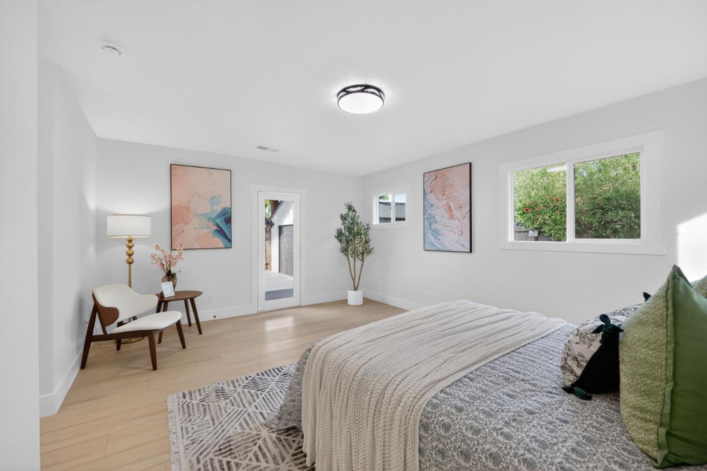 Detail Gallery Image 14 of 21 For 1150 Sevier Ave, Menlo Park,  CA 94025 - 4 Beds | 2 Baths