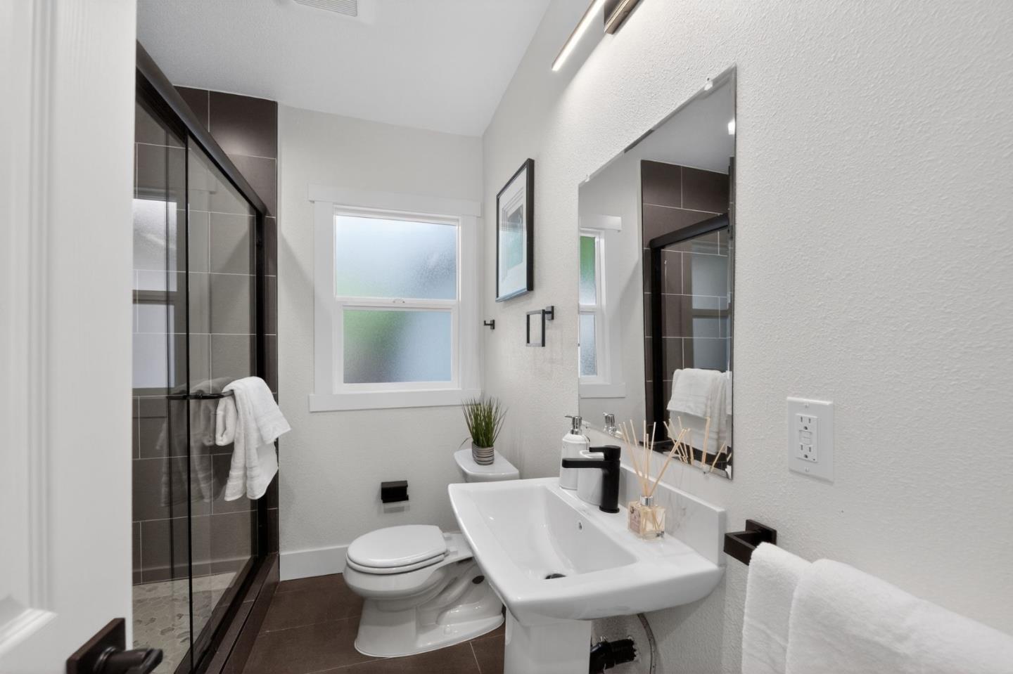 Detail Gallery Image 15 of 21 For 1150 Sevier Ave, Menlo Park,  CA 94025 - 4 Beds | 2 Baths