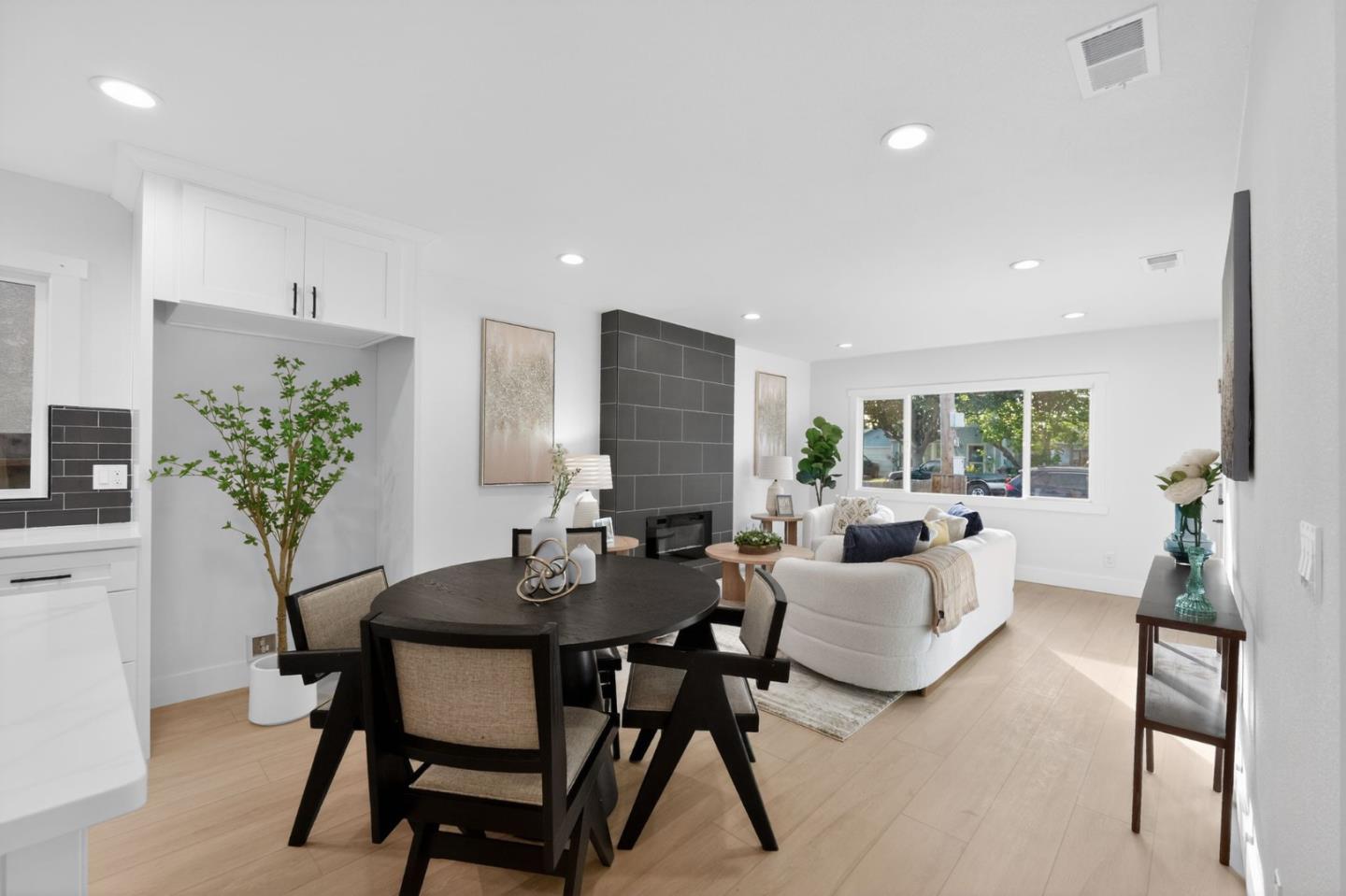 Detail Gallery Image 3 of 21 For 1150 Sevier Ave, Menlo Park,  CA 94025 - 4 Beds | 2 Baths