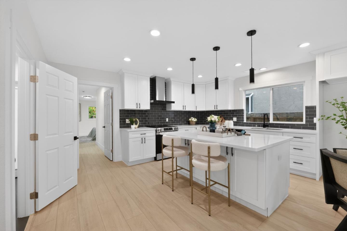 Detail Gallery Image 5 of 21 For 1150 Sevier Ave, Menlo Park,  CA 94025 - 4 Beds | 2 Baths