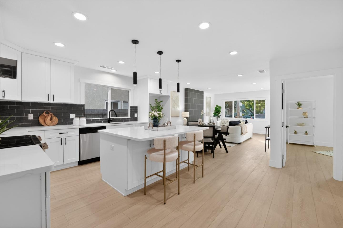 Detail Gallery Image 6 of 21 For 1150 Sevier Ave, Menlo Park,  CA 94025 - 4 Beds | 2 Baths