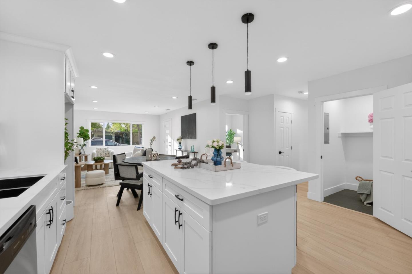 Detail Gallery Image 7 of 21 For 1150 Sevier Ave, Menlo Park,  CA 94025 - 4 Beds | 2 Baths