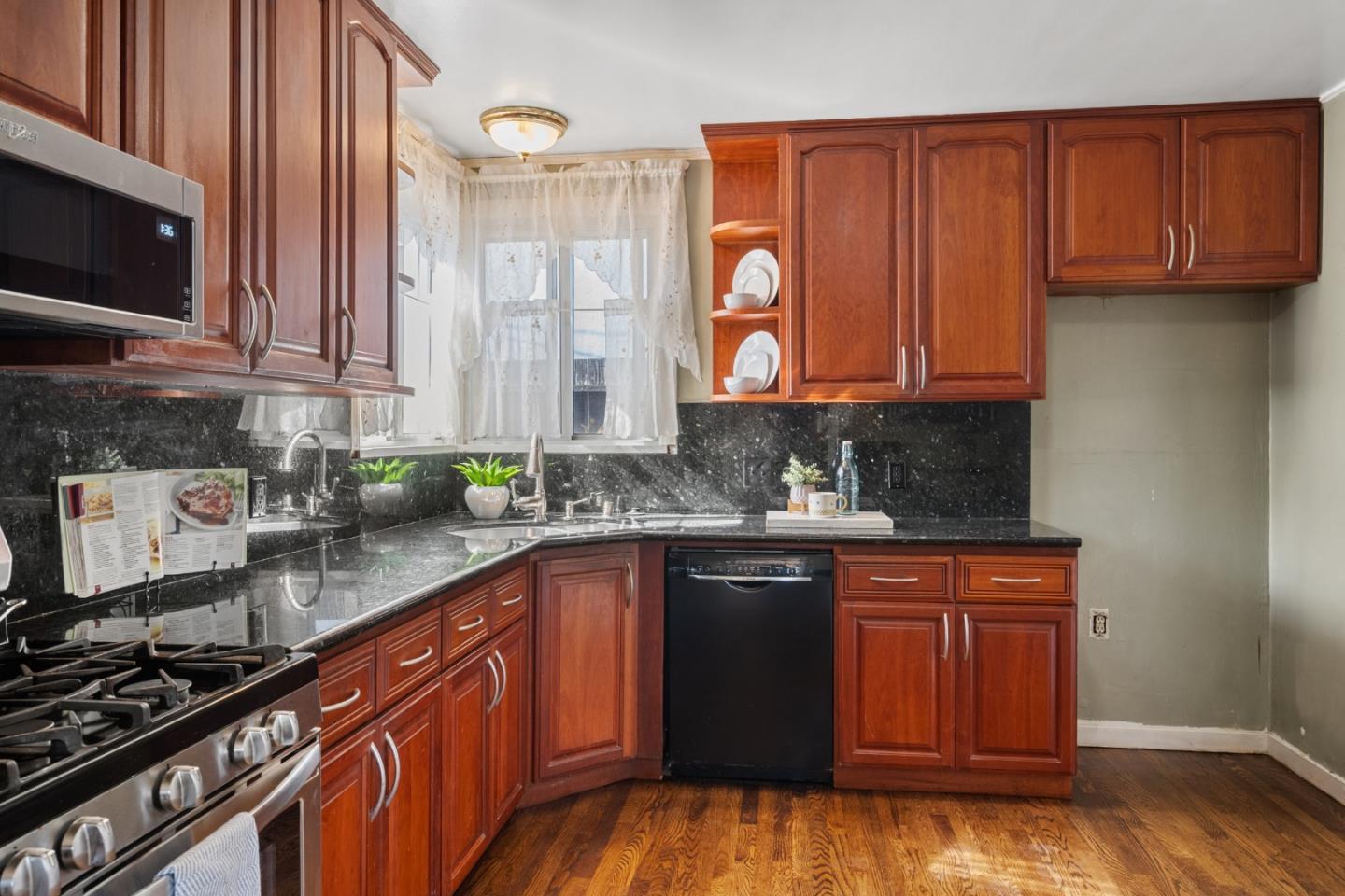 Detail Gallery Image 10 of 31 For 601 Linden Ave, San Bruno,  CA 94066 - 2 Beds | 1 Baths