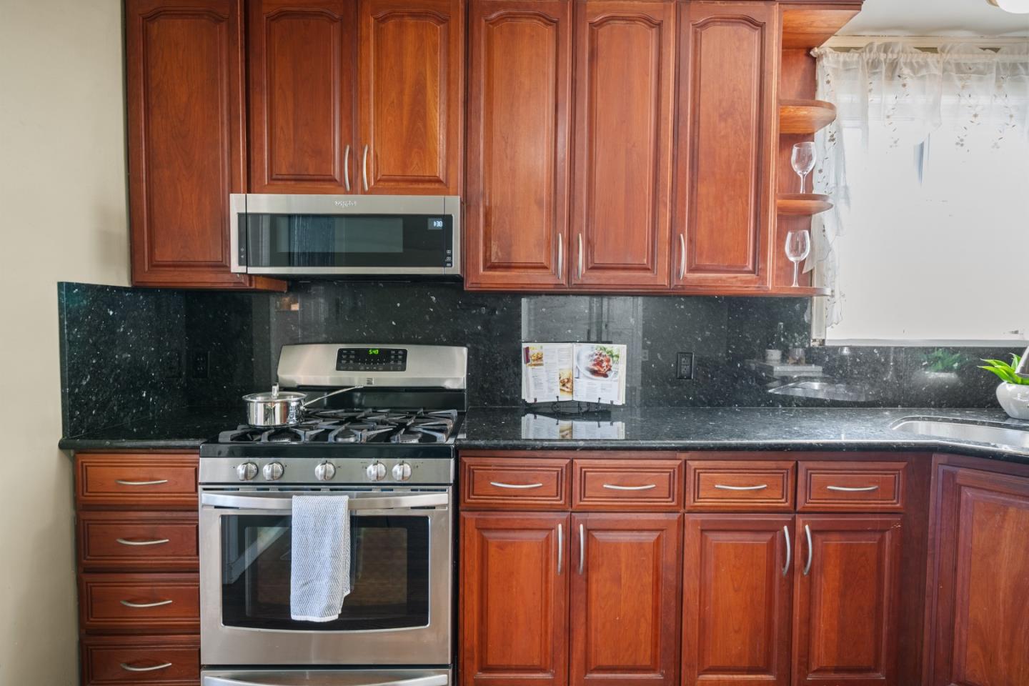 Detail Gallery Image 12 of 31 For 601 Linden Ave, San Bruno,  CA 94066 - 2 Beds | 1 Baths