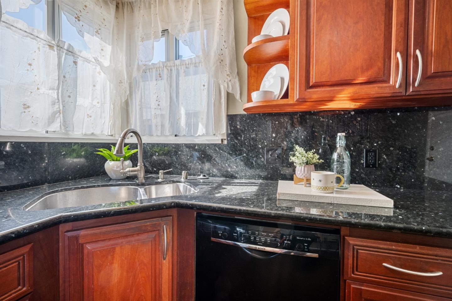 Detail Gallery Image 13 of 31 For 601 Linden Ave, San Bruno,  CA 94066 - 2 Beds | 1 Baths