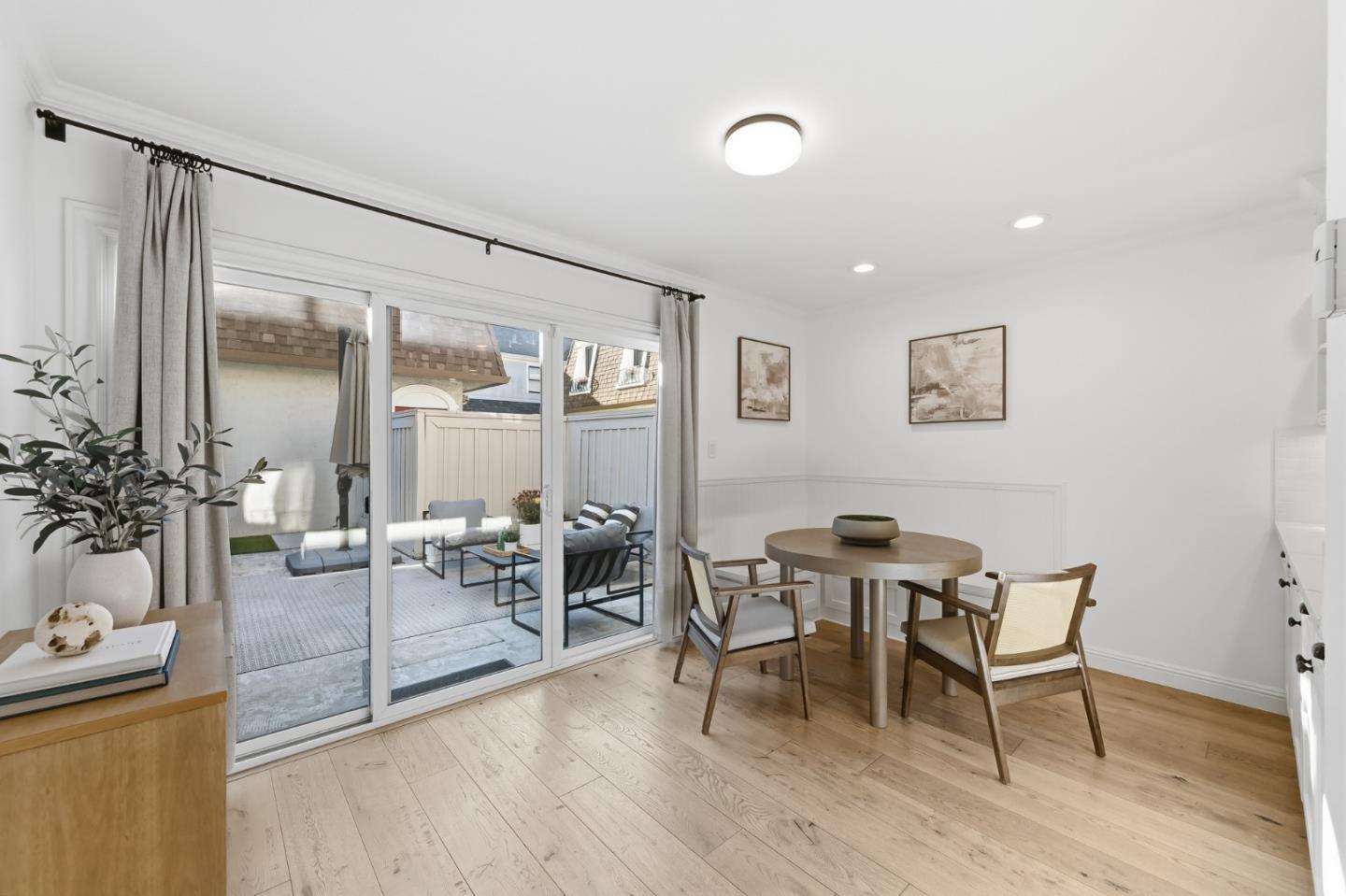 Detail Gallery Image 11 of 24 For 614 Forest Ave, Palo Alto,  CA 94301 - 2 Beds | 2 Baths