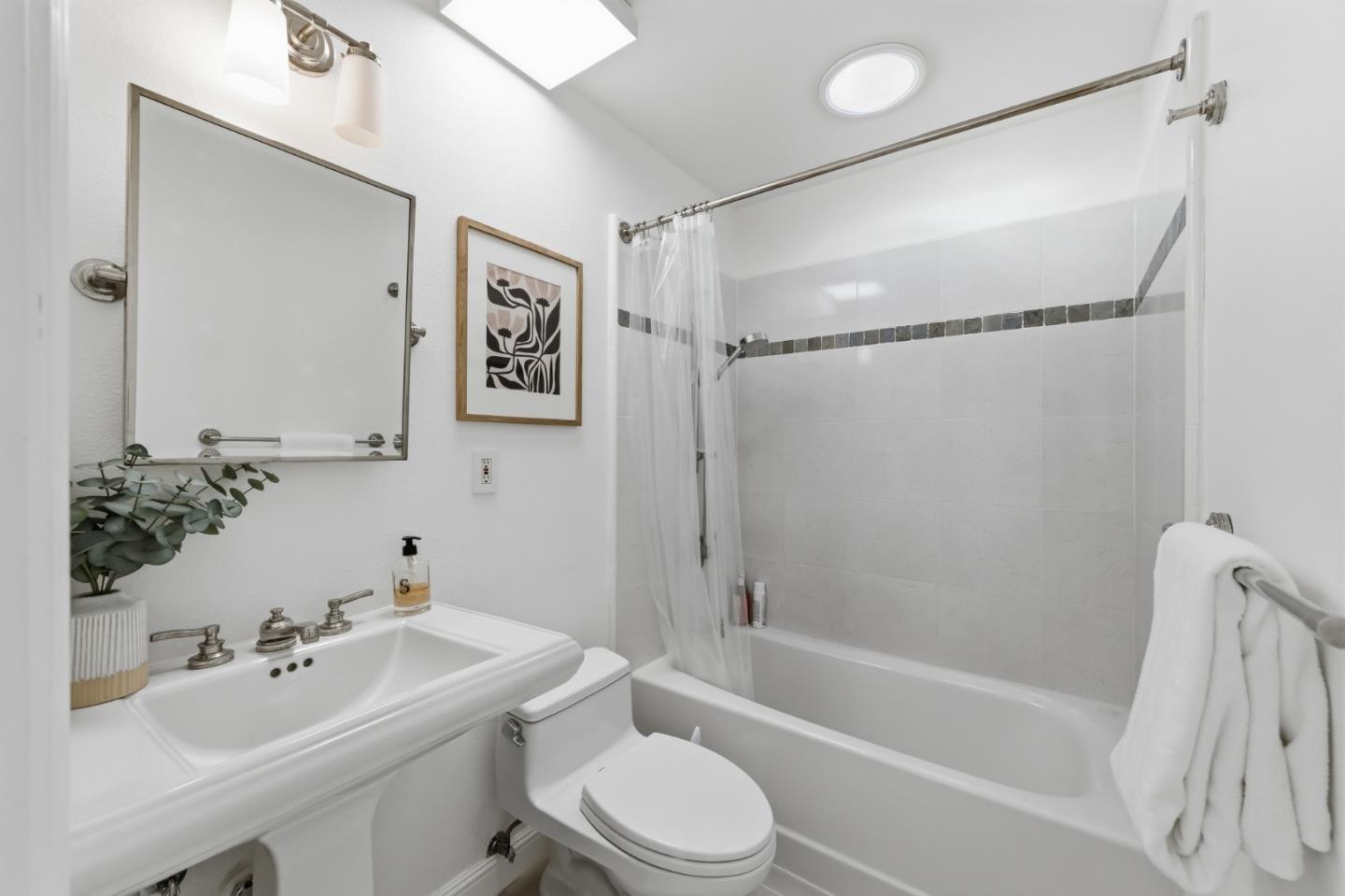 Detail Gallery Image 12 of 24 For 614 Forest Ave, Palo Alto,  CA 94301 - 2 Beds | 2 Baths