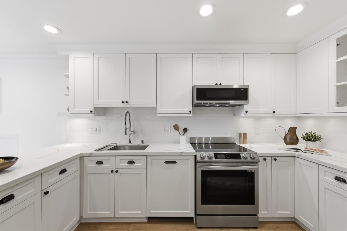 Detail Gallery Image 8 of 24 For 614 Forest Ave, Palo Alto,  CA 94301 - 2 Beds | 2 Baths