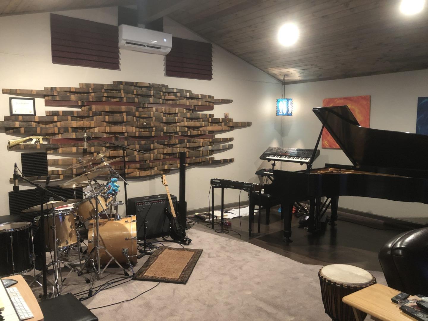 Detail Gallery Image 14 of 16 For 17109 Shady Lane Dr, Morgan Hill,  CA 95037 - 3 Beds | 2 Baths