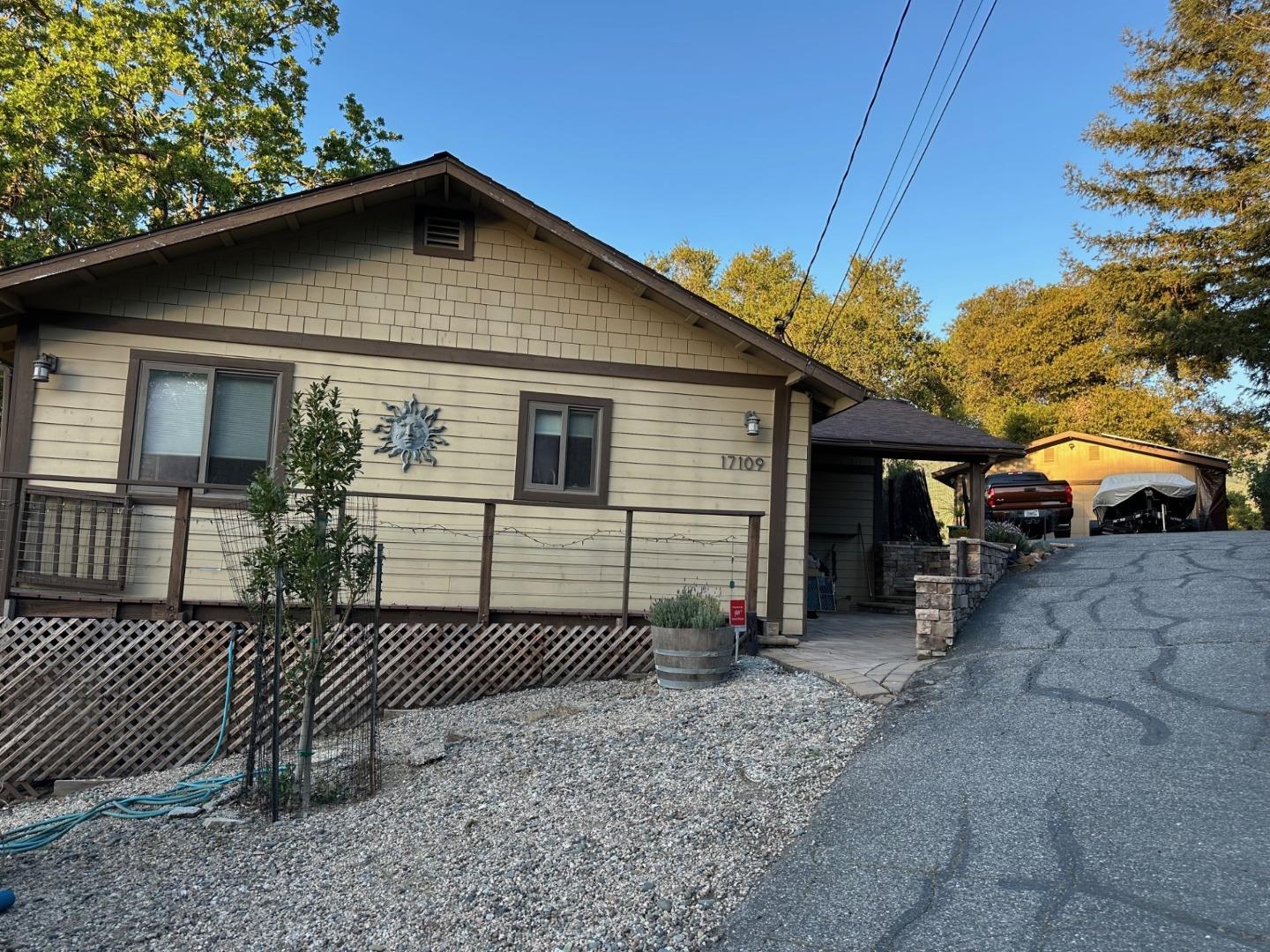 Detail Gallery Image 4 of 16 For 17109 Shady Lane Dr, Morgan Hill,  CA 95037 - 3 Beds | 2 Baths