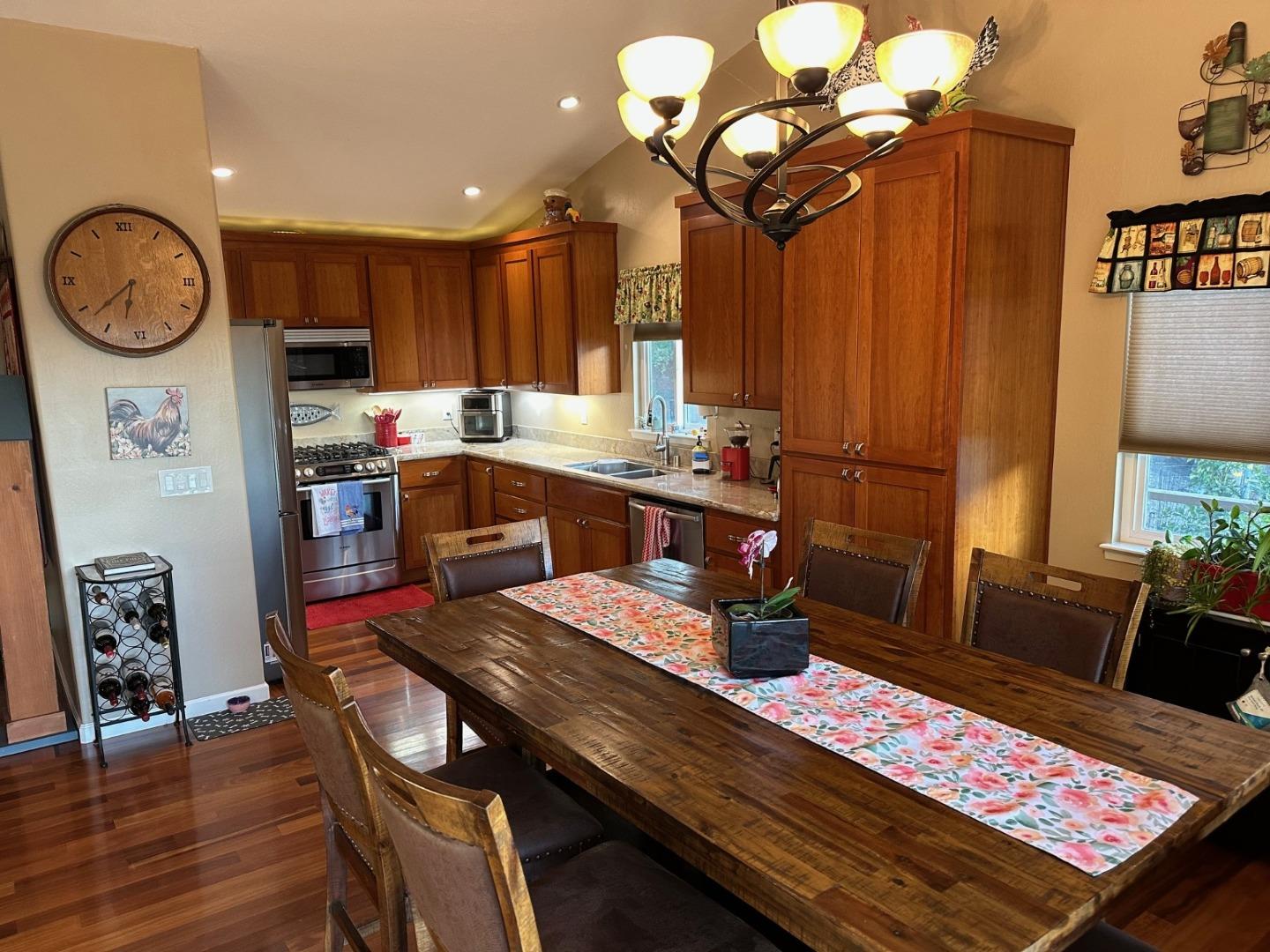 Detail Gallery Image 7 of 16 For 17109 Shady Lane Dr, Morgan Hill,  CA 95037 - 3 Beds | 2 Baths