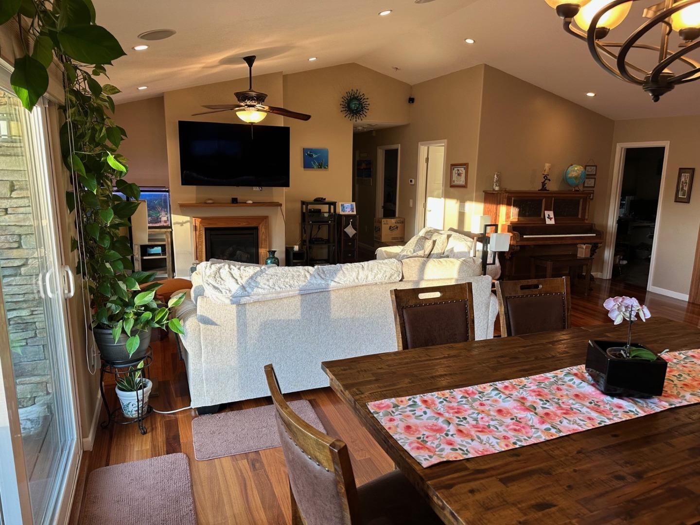 Detail Gallery Image 9 of 16 For 17109 Shady Lane Dr, Morgan Hill,  CA 95037 - 3 Beds | 2 Baths