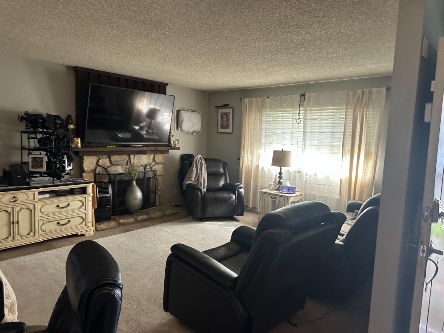 Detail Gallery Image 6 of 8 For 1759 Stokes St, San Jose,  CA 95126 - – Beds | – Baths