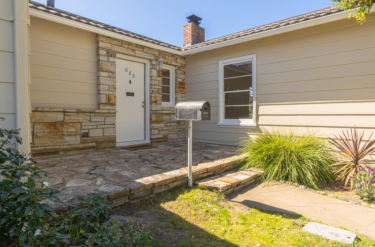 Detail Gallery Image 2 of 35 For 665 Hillcrest Ave, Pacific Grove,  CA 93950 - 3 Beds | 2 Baths