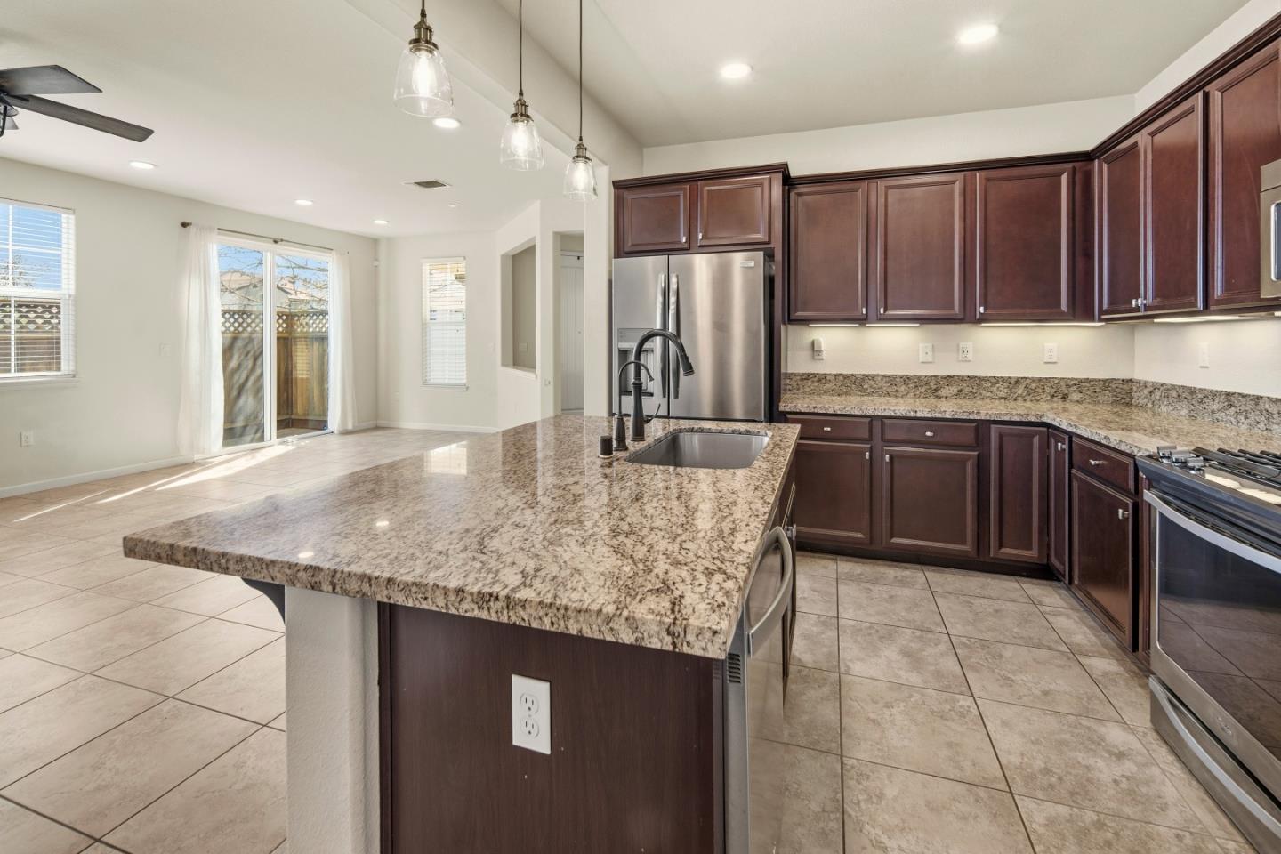 Detail Gallery Image 11 of 35 For 15181 Breckinridge Ave, East Garrison,  CA 93933 - 3 Beds | 3 Baths