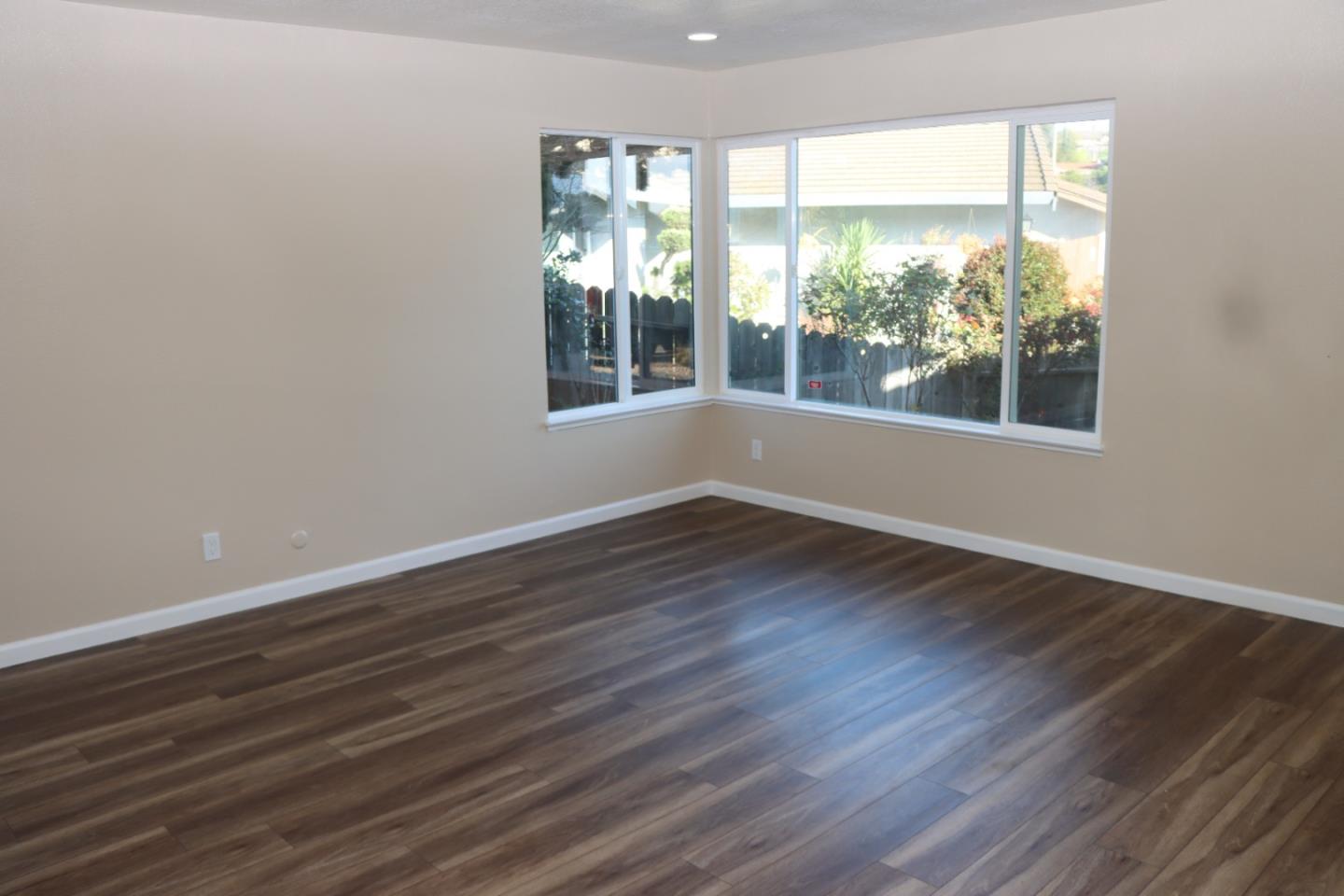 Detail Gallery Image 5 of 21 For 100 Justin Ct, Vallejo,  CA 94591 - 4 Beds | 2/1 Baths