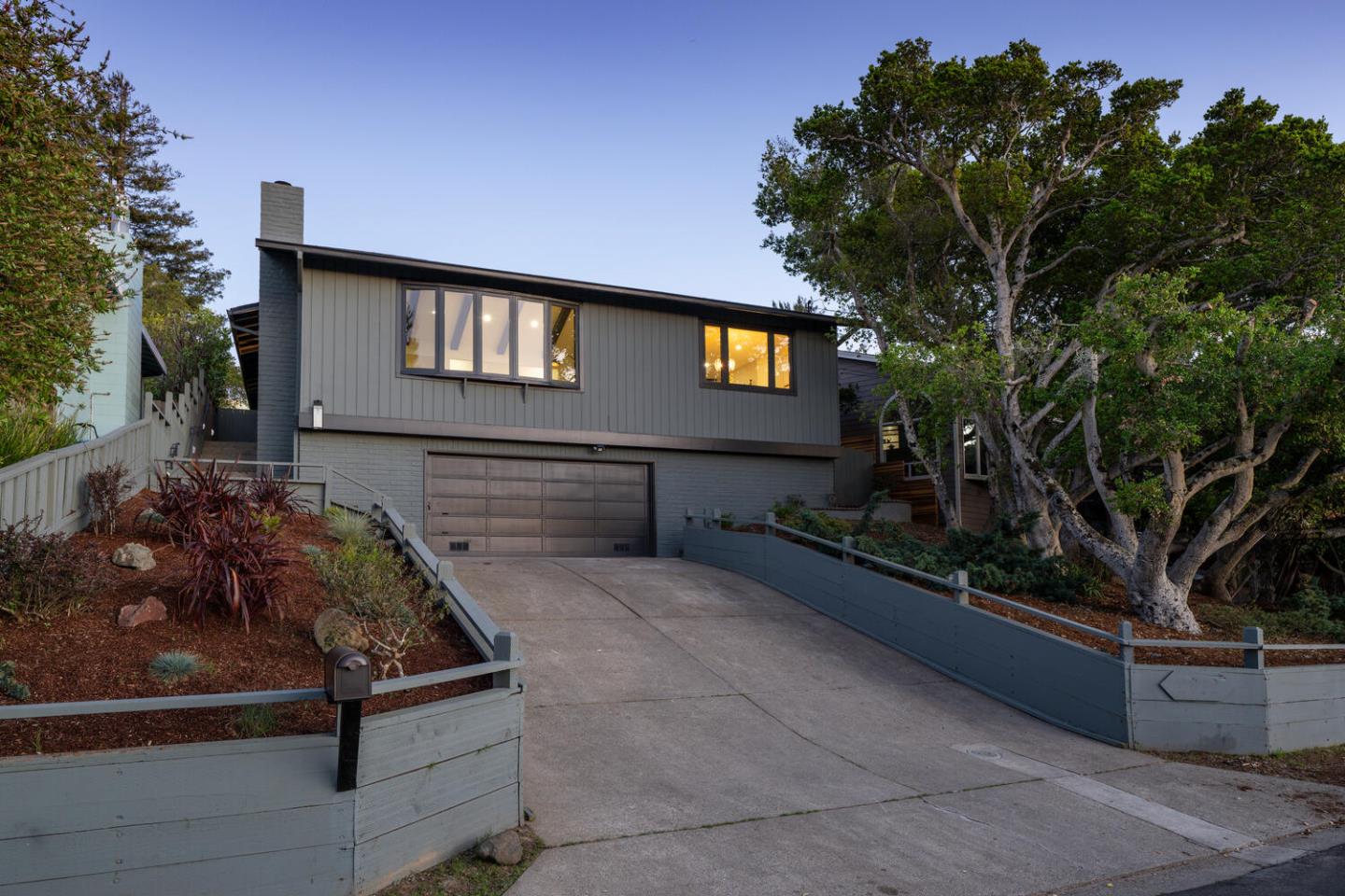 Front Image Thumbnail for ML82038602