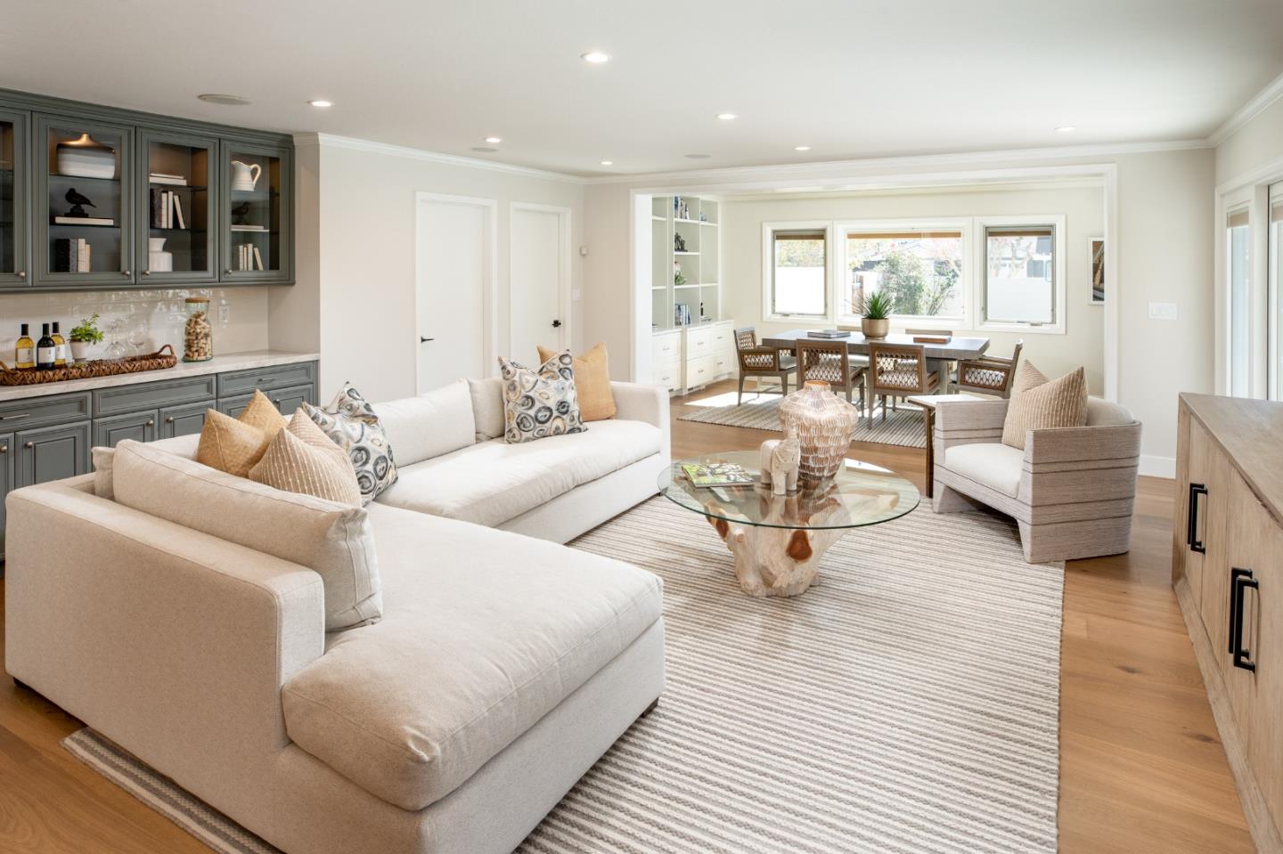 Detail Gallery Image 13 of 42 For 1940 Camino a Los Cerros, Menlo Park,  CA 94025 - 5 Beds | 3/1 Baths