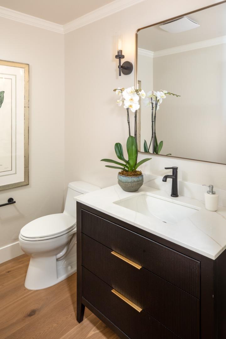 Detail Gallery Image 17 of 42 For 1940 Camino a Los Cerros, Menlo Park,  CA 94025 - 5 Beds | 3/1 Baths