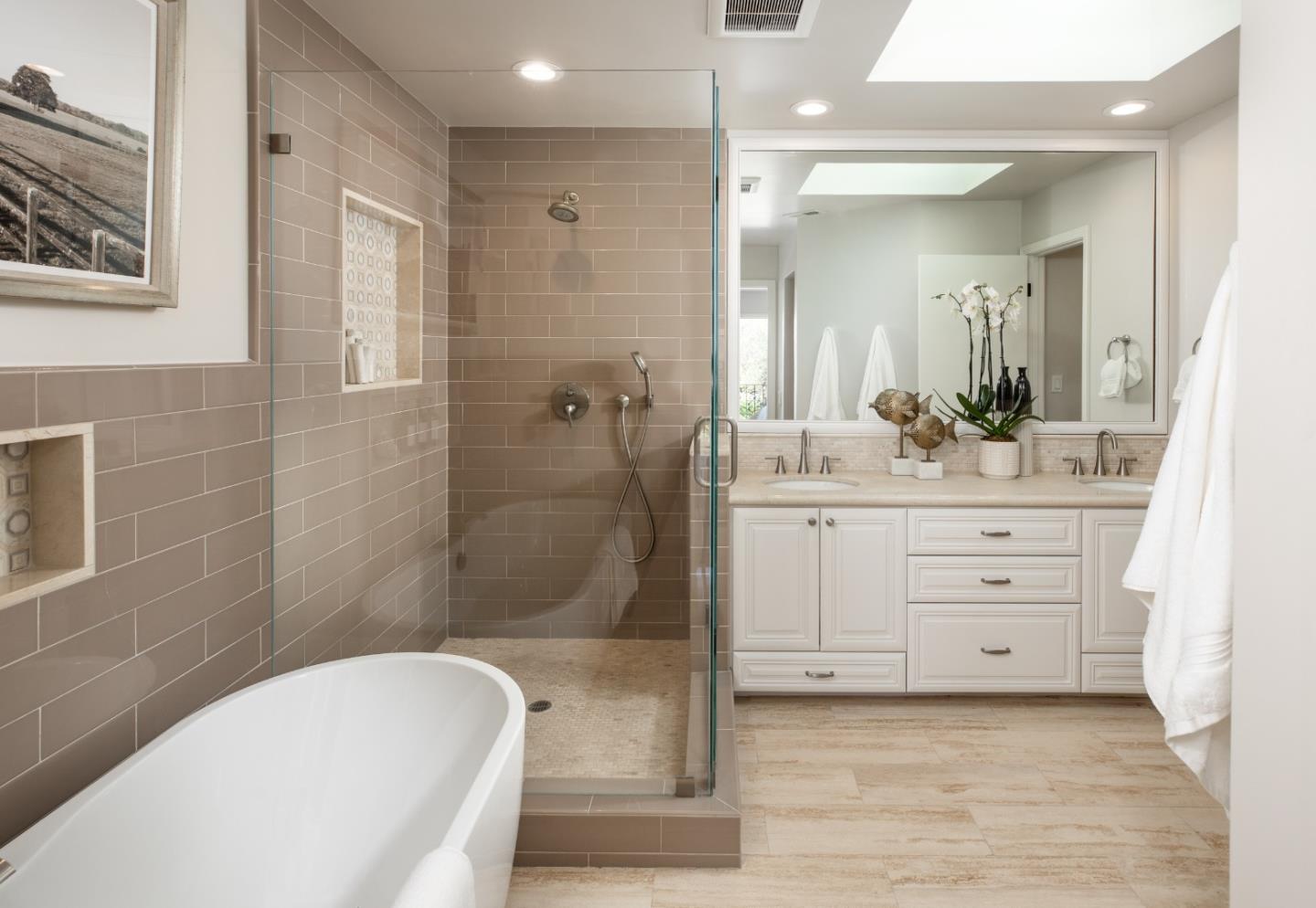 Detail Gallery Image 21 of 42 For 1940 Camino a Los Cerros, Menlo Park,  CA 94025 - 5 Beds | 3/1 Baths