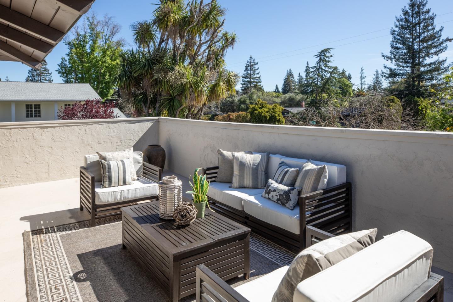 Detail Gallery Image 29 of 42 For 1940 Camino a Los Cerros, Menlo Park,  CA 94025 - 5 Beds | 3/1 Baths