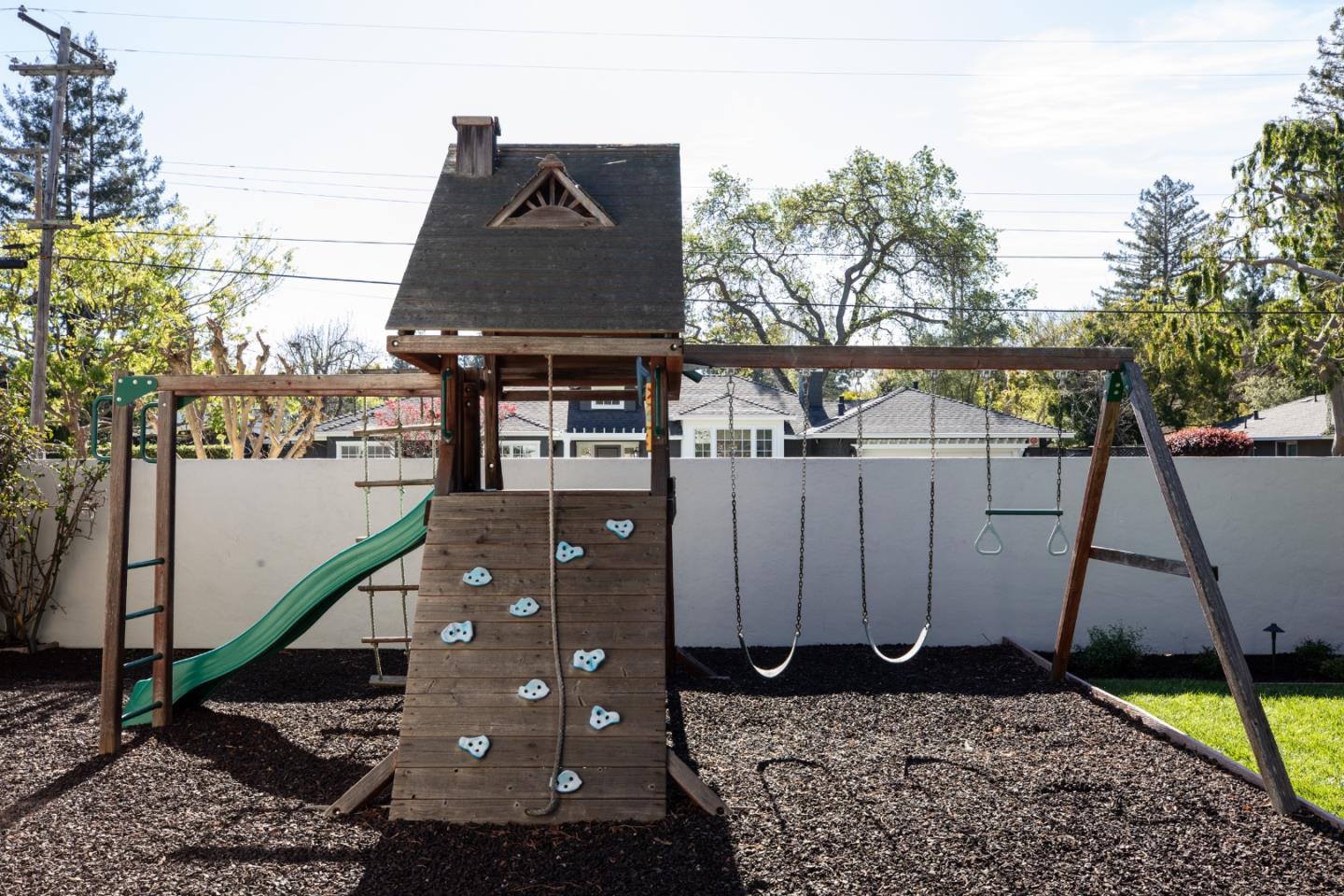 Detail Gallery Image 33 of 42 For 1940 Camino a Los Cerros, Menlo Park,  CA 94025 - 5 Beds | 3/1 Baths