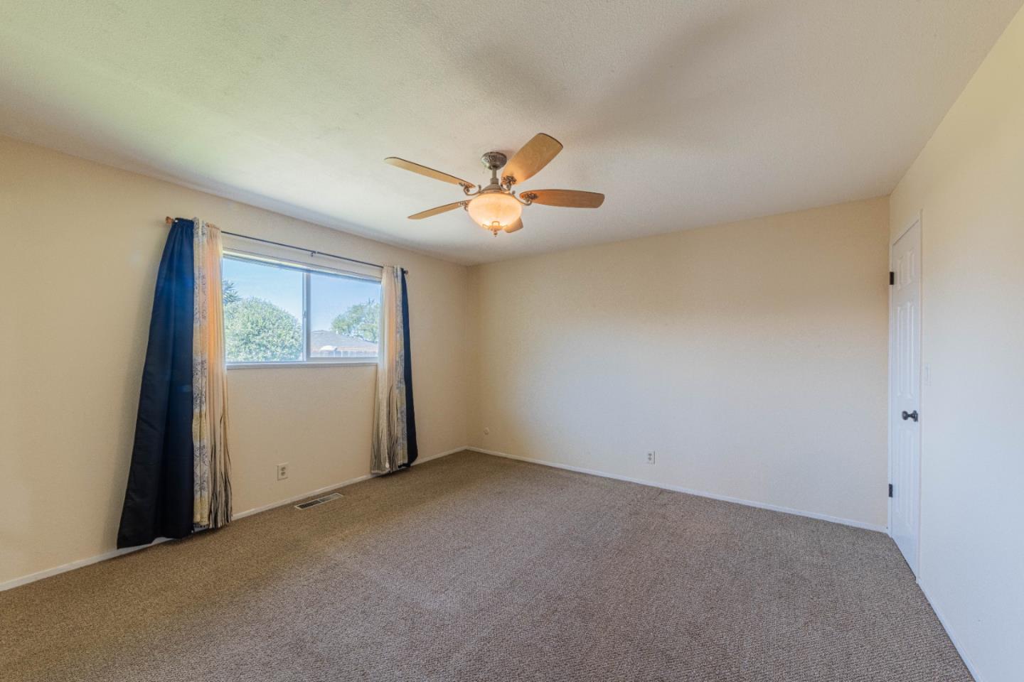 Detail Gallery Image 16 of 28 For 1519 Los Altos Way, Salinas,  CA 93906 - 3 Beds | 2 Baths