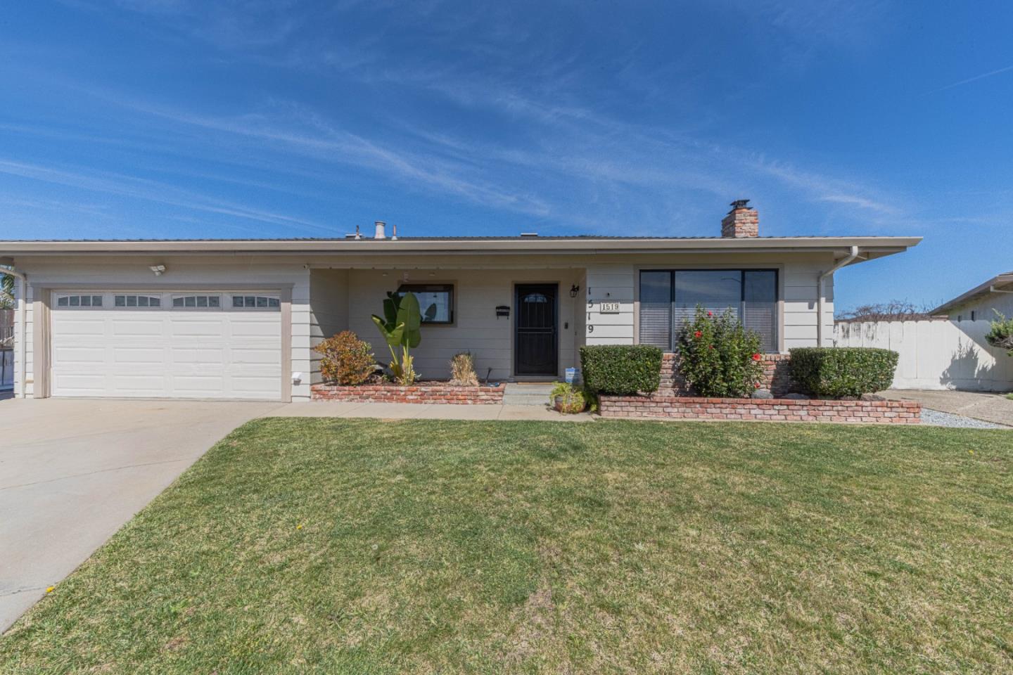 Detail Gallery Image 2 of 28 For 1519 Los Altos Way, Salinas,  CA 93906 - 3 Beds | 2 Baths