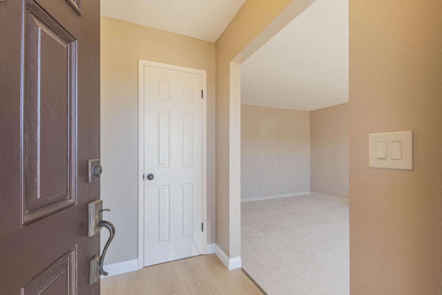 Detail Gallery Image 3 of 28 For 1519 Los Altos Way, Salinas,  CA 93906 - 3 Beds | 2 Baths