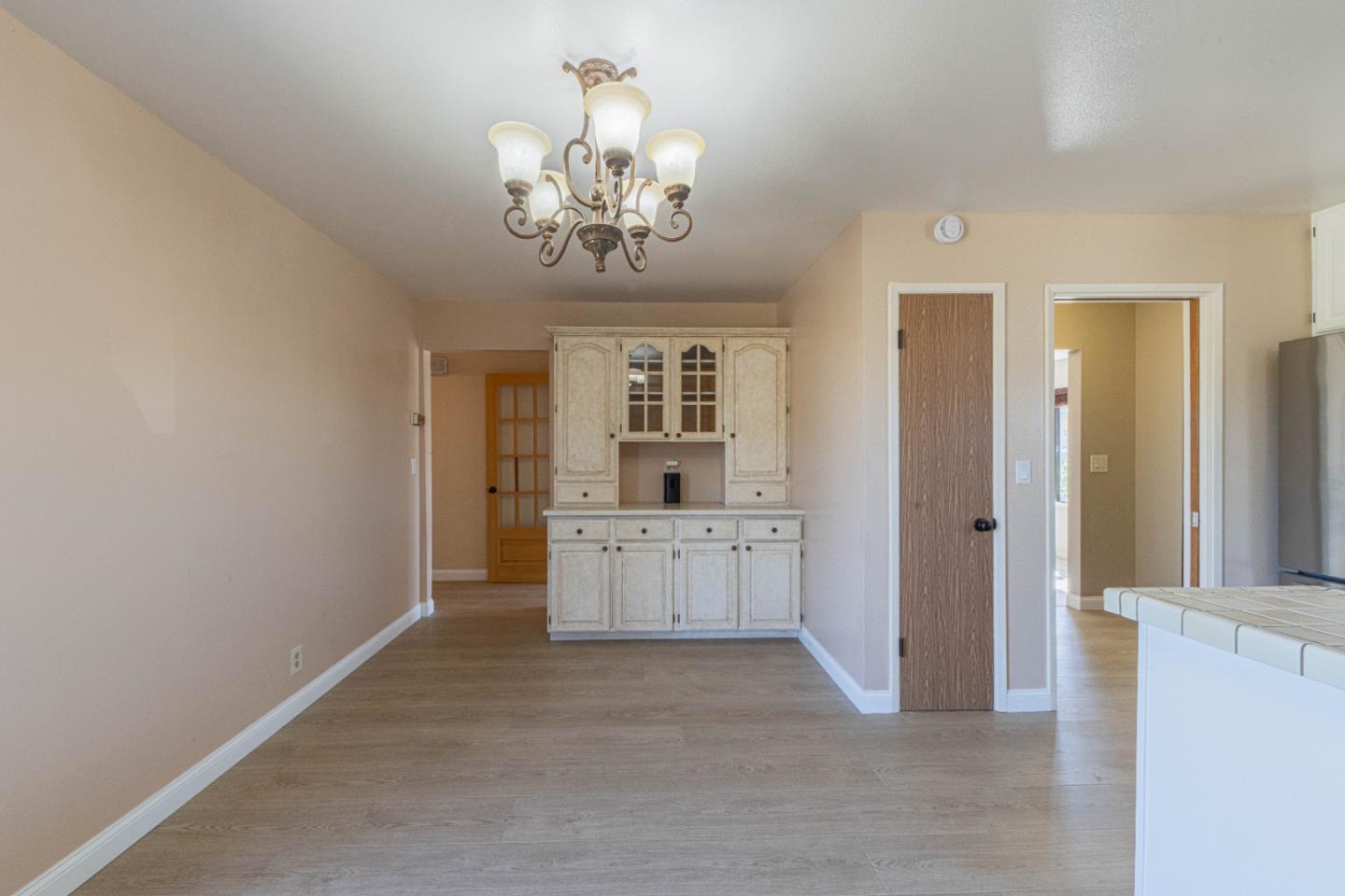 Detail Gallery Image 9 of 28 For 1519 Los Altos Way, Salinas,  CA 93906 - 3 Beds | 2 Baths