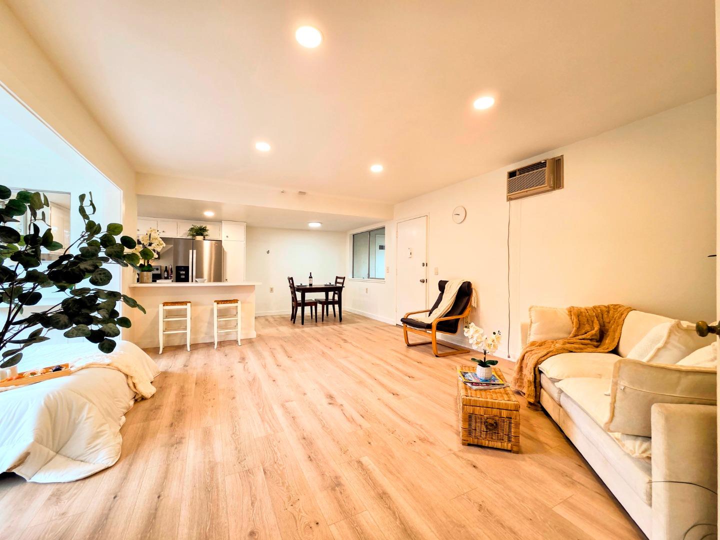 Detail Gallery Image 12 of 27 For 14225 Lora Dr #51,  Los Gatos,  CA 95032 - 1 Beds | 1 Baths