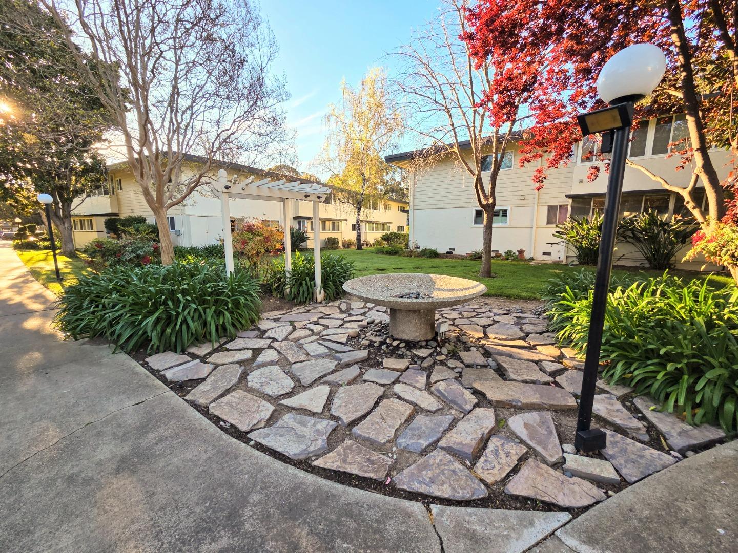 Detail Gallery Image 21 of 27 For 14225 Lora Dr #51,  Los Gatos,  CA 95032 - 1 Beds | 1 Baths