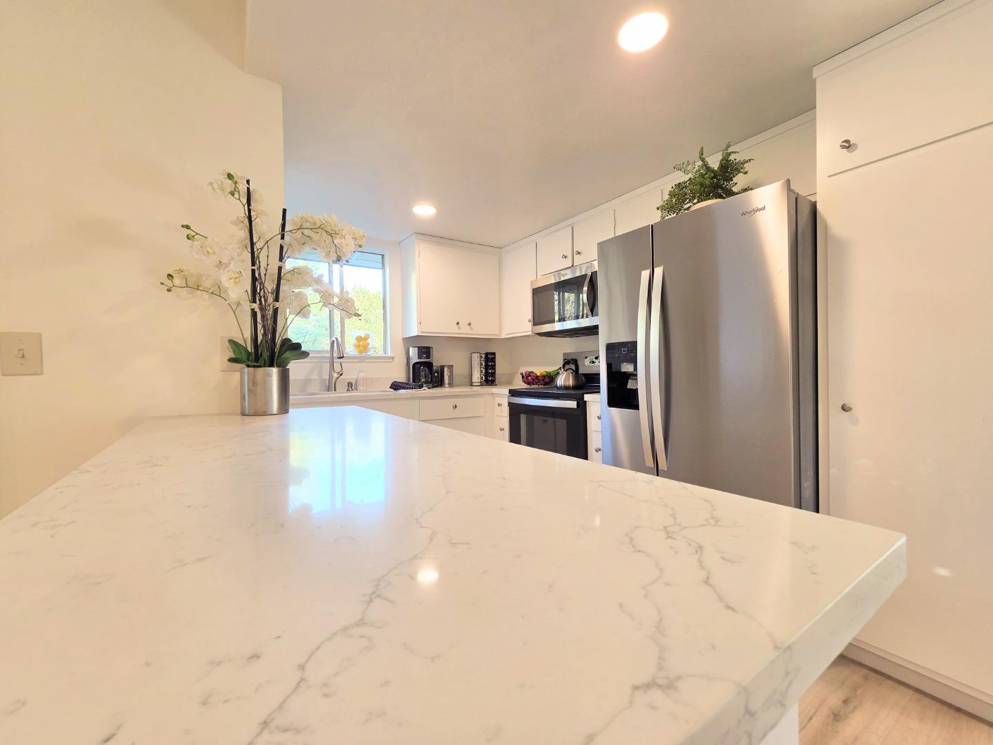 Detail Gallery Image 3 of 27 For 14225 Lora Dr #51,  Los Gatos,  CA 95032 - 1 Beds | 1 Baths