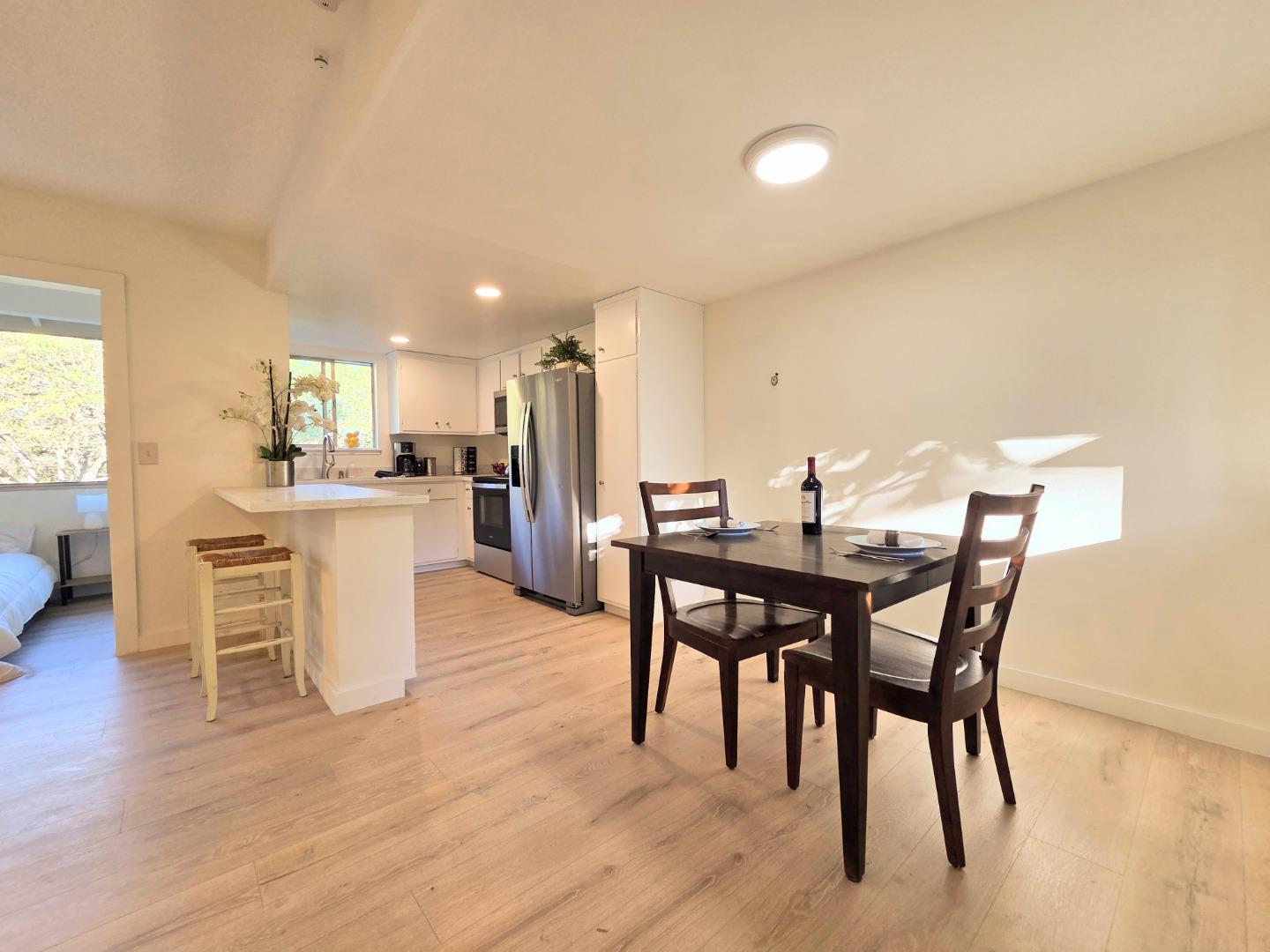 Detail Gallery Image 4 of 27 For 14225 Lora Dr #51,  Los Gatos,  CA 95032 - 1 Beds | 1 Baths