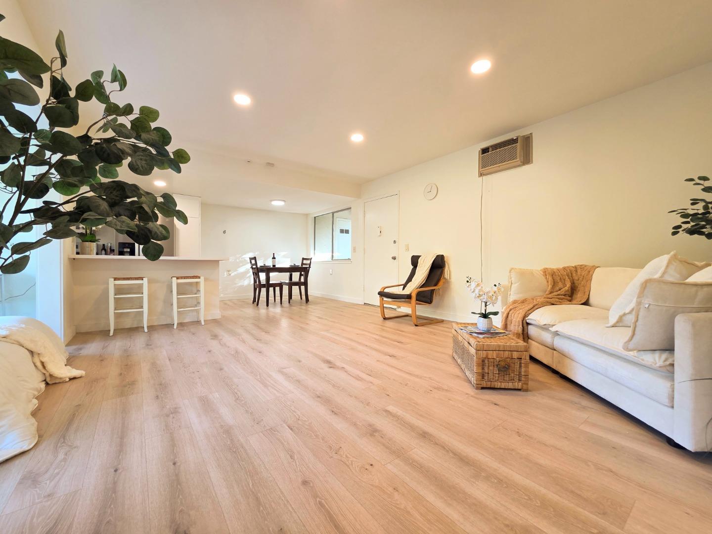 Detail Gallery Image 6 of 27 For 14225 Lora Dr #51,  Los Gatos,  CA 95032 - 1 Beds | 1 Baths