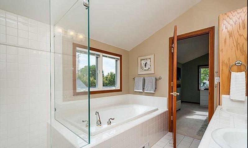 Detail Gallery Image 13 of 18 For 2961 South Ct, Palo Alto,  CA 94306 - 4 Beds | 3 Baths