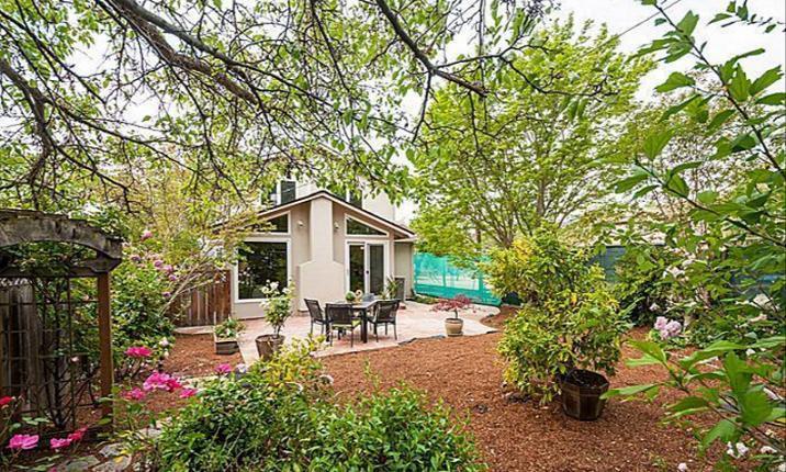 Detail Gallery Image 17 of 18 For 2961 South Ct, Palo Alto,  CA 94306 - 4 Beds | 3 Baths