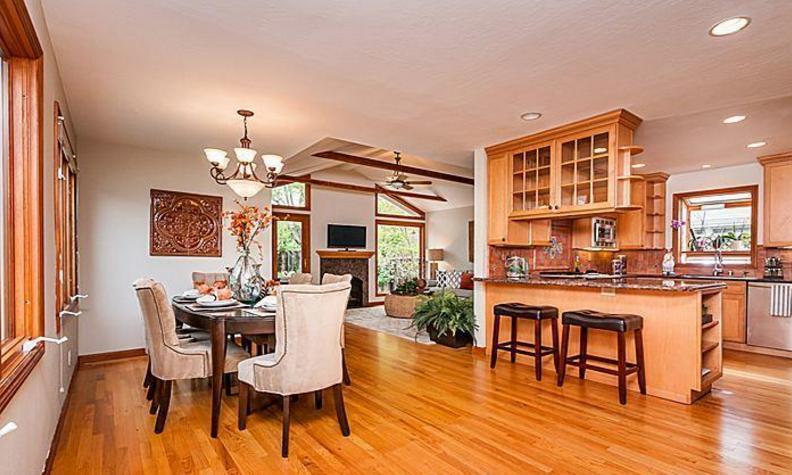 Detail Gallery Image 2 of 18 For 2961 South Ct, Palo Alto,  CA 94306 - 4 Beds | 3 Baths