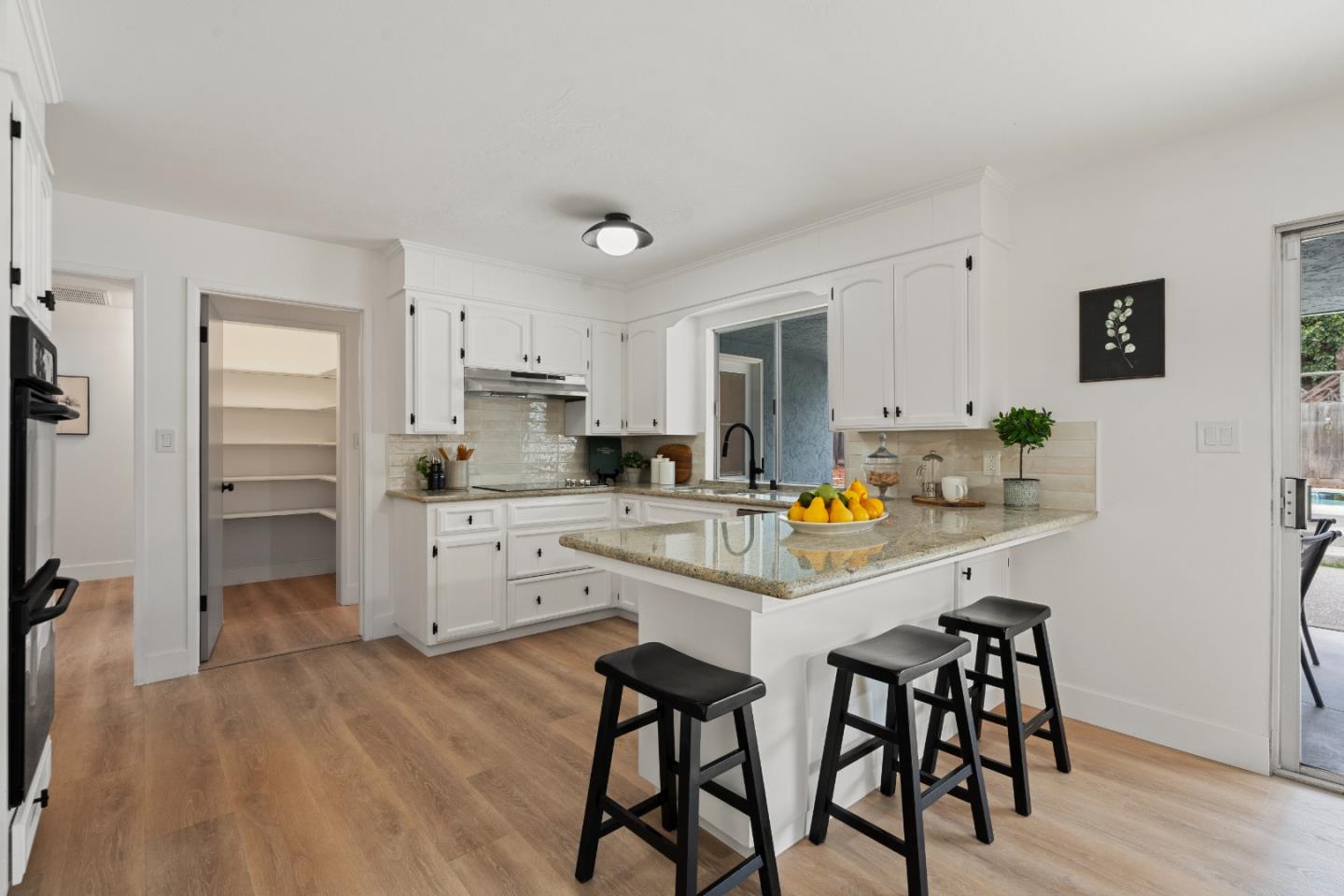 Detail Gallery Image 14 of 36 For 1941 Memorial Dr, Hollister,  CA 95023 - 3 Beds | 2/1 Baths