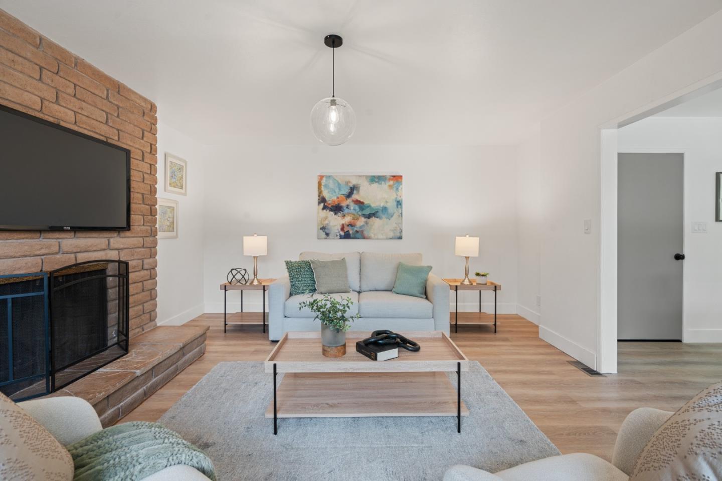 Detail Gallery Image 16 of 36 For 1941 Memorial Dr, Hollister,  CA 95023 - 3 Beds | 2/1 Baths