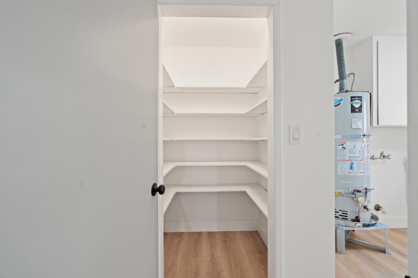 Detail Gallery Image 18 of 36 For 1941 Memorial Dr, Hollister,  CA 95023 - 3 Beds | 2/1 Baths