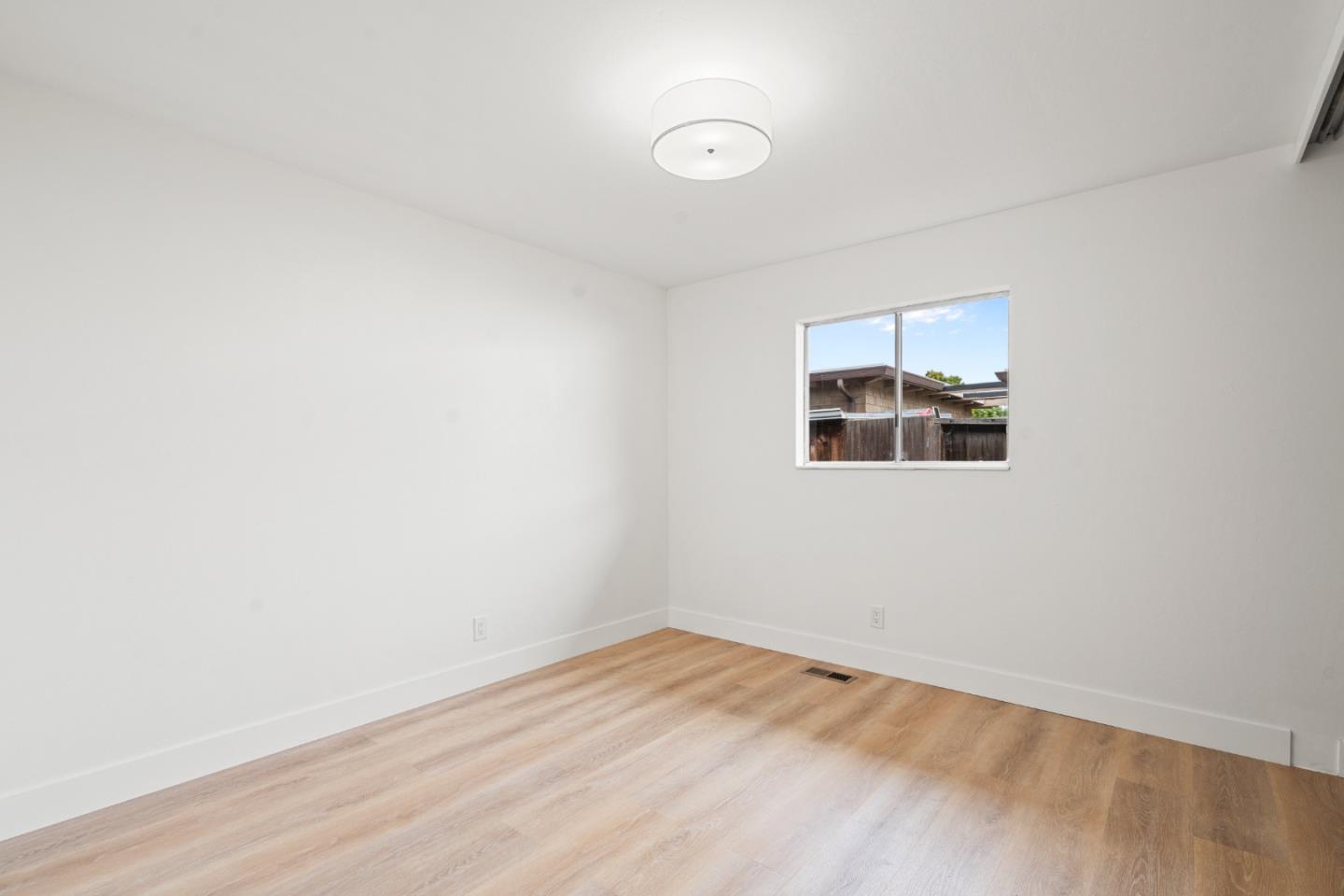 Detail Gallery Image 23 of 36 For 1941 Memorial Dr, Hollister,  CA 95023 - 3 Beds | 2/1 Baths