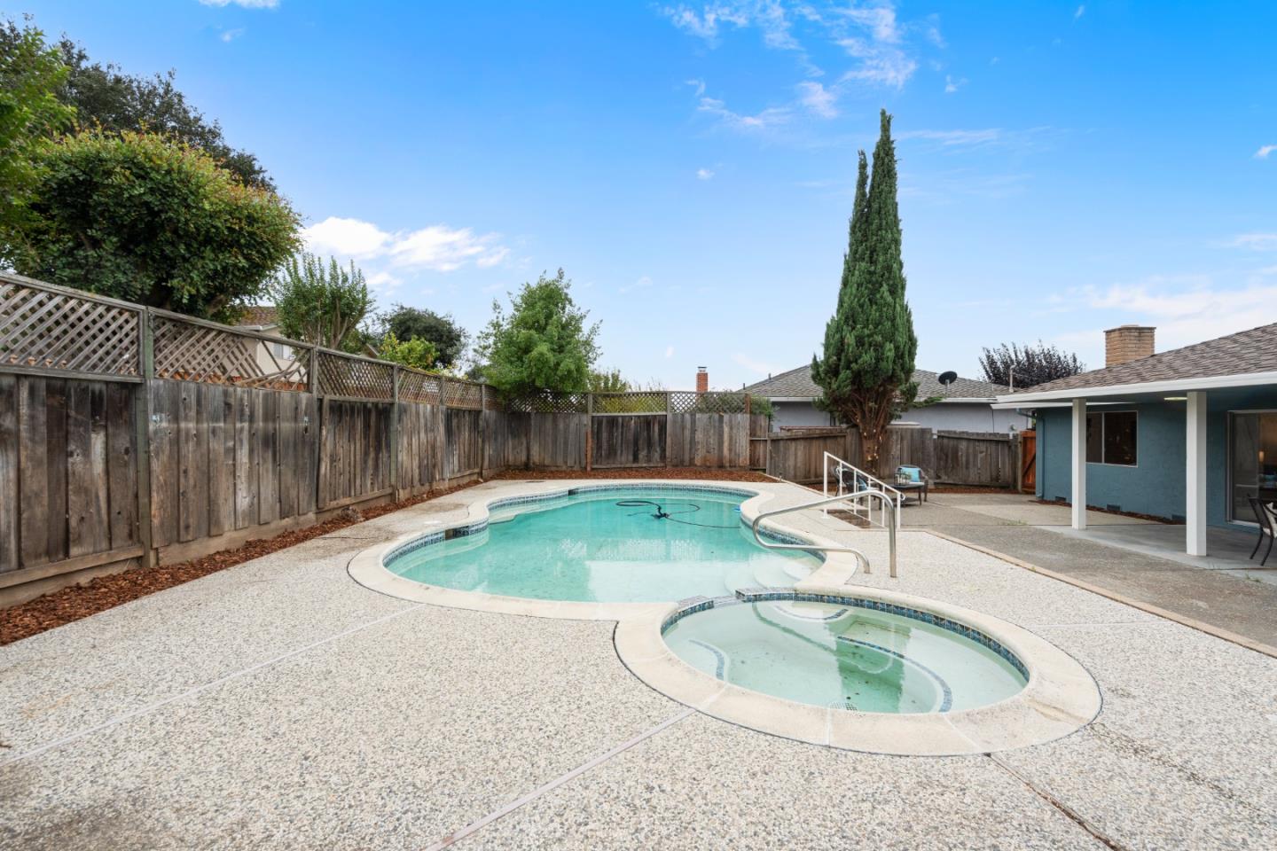 Detail Gallery Image 28 of 36 For 1941 Memorial Dr, Hollister,  CA 95023 - 3 Beds | 2/1 Baths