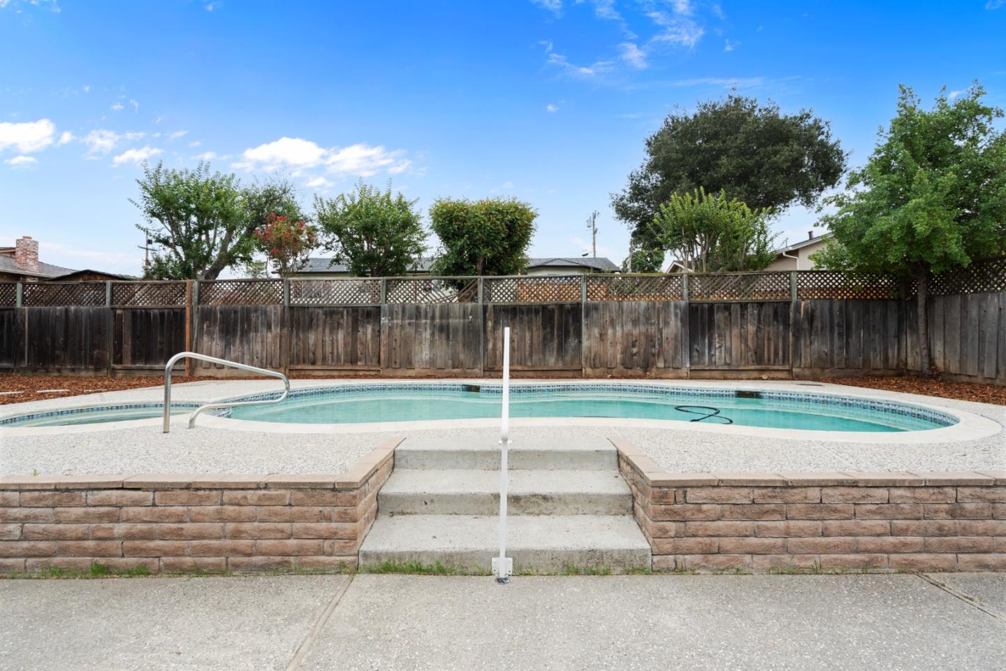 Detail Gallery Image 33 of 36 For 1941 Memorial Dr, Hollister,  CA 95023 - 3 Beds | 2/1 Baths